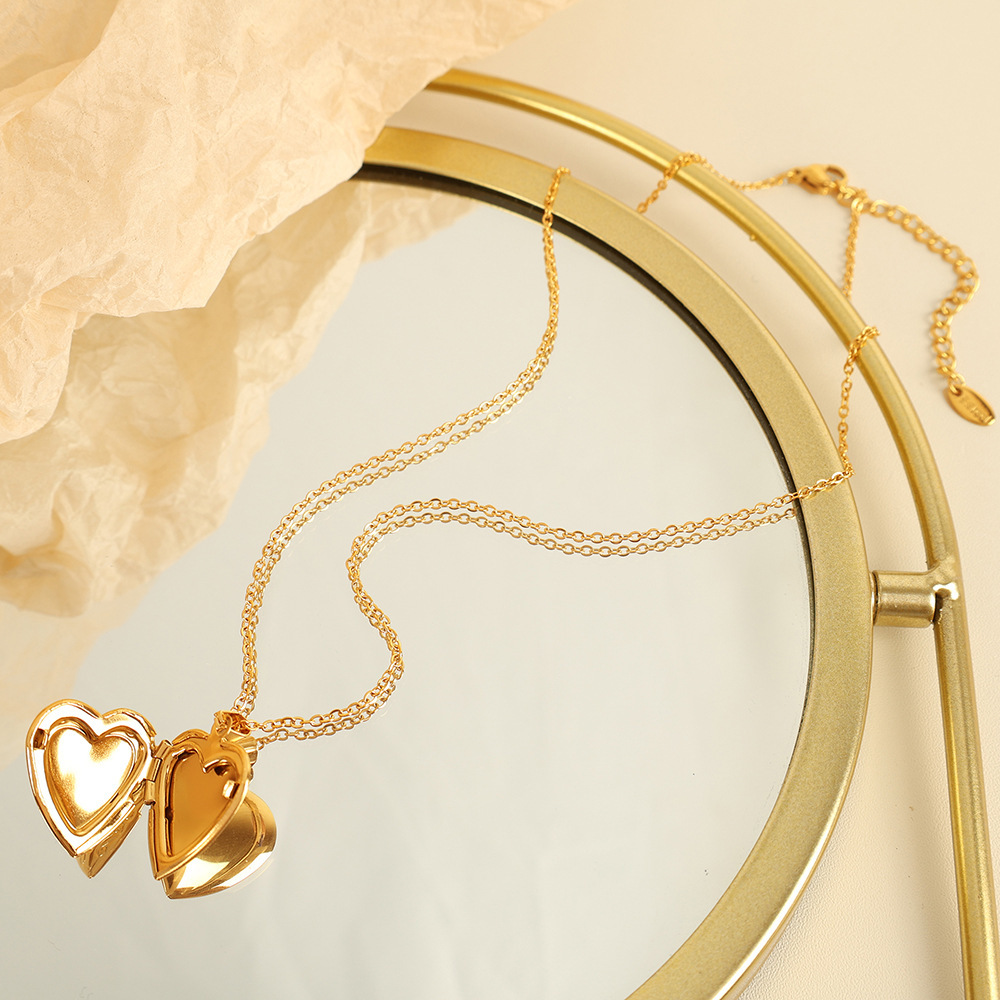 Collier Avec Pendentif En Forme De Cœur Simple En Acier Inoxydable Plaqué Or  Pour Femme, 1 Pièce Image4