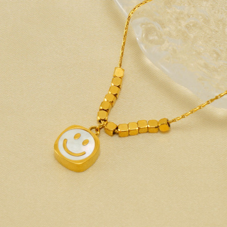 1 paire de colliers en forme de petit cube de sucre de style ins , design de niche féminin, pendentif smiley en acier titane, chaîne de clavicule, collier pendentif féminin 2