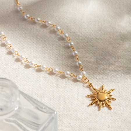 collier avec pendentif rétro soleil/lune en acier inoxydable plaqué or pour femme, série simple, avec perles artificielles