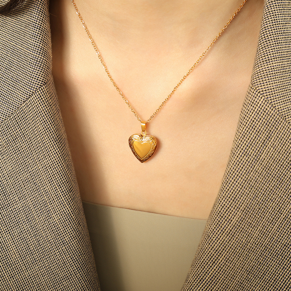 Collier Avec Pendentif En Forme De Cœur Simple En Acier Inoxydable Plaqué Or  Pour Femme, 1 Pièce Image5
