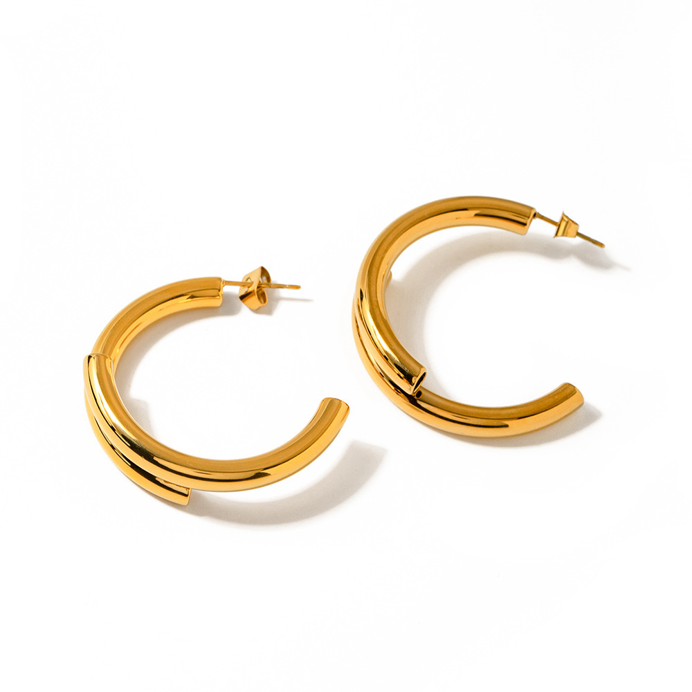 1 Paire De Boucles D'Oreilles Puces Pour Femme, En Acier Titane Plaqué Or, Avec Lettre Simple. Image5