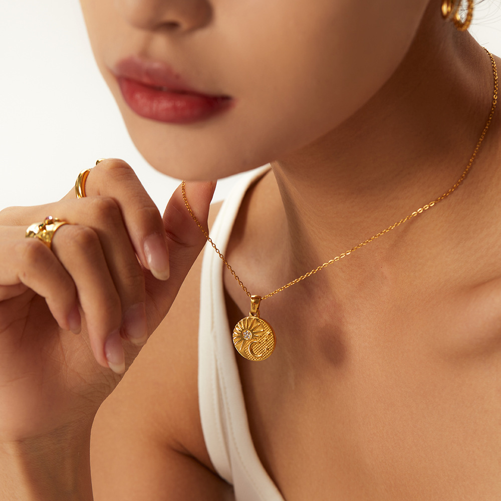 Collier Avec Pendentif En Forme De Cœur, Carré Et Ovale, Style Rétro Simple, En Acier Inoxydable Plaqué Or , Pour Femme Image4