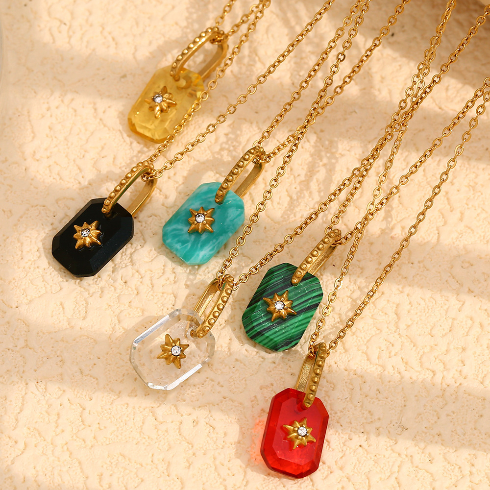 Collier Pendentif Femme Rétro Quadrilatéral En Acier Inoxydable Étanche Couleur Or (1 Pièce) Image3