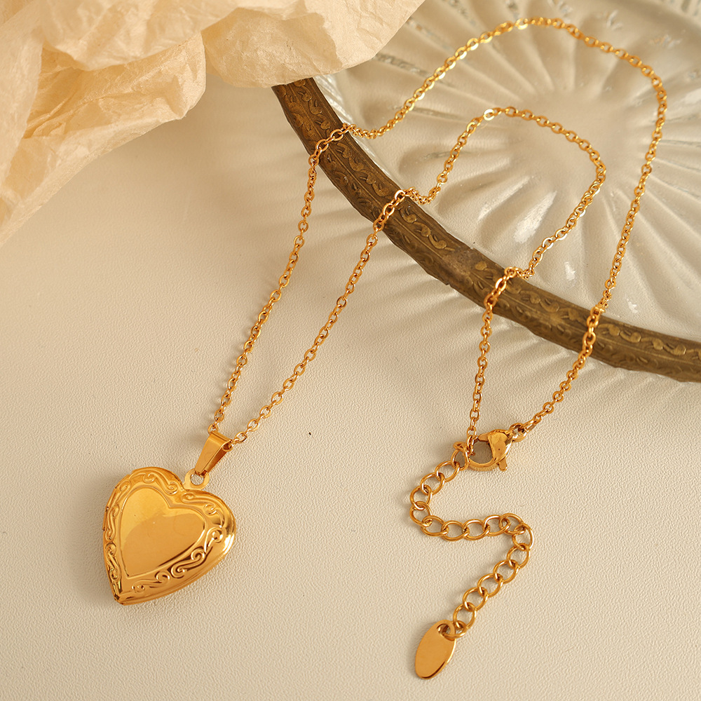 Collier Avec Pendentif En Forme De Cœur Simple En Acier Inoxydable Plaqué Or  Pour Femme, 1 Pièce Image3