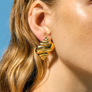 24 Nouvelles Boucles D'Oreilles En Acier Inoxydable Conque D' Pour Femmes S Européennes Et Américaines Boucles D'Oreilles En Acier Titane De Style Plage À La Mode h5 Image3