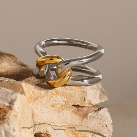 Bague simple pour femme, collection Simple Twist, en acier inoxydable plaqué or et étanche (1 pièce). 2