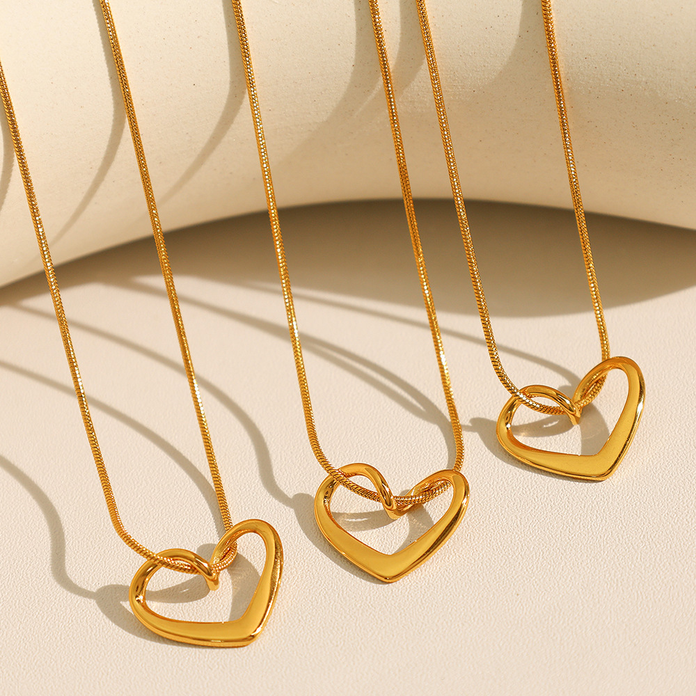 Collier Avec Pendentif En Forme De Cœur Simple En Acier Inoxydable Plaqué Or  Pour Femme, 1 Pièce Image3