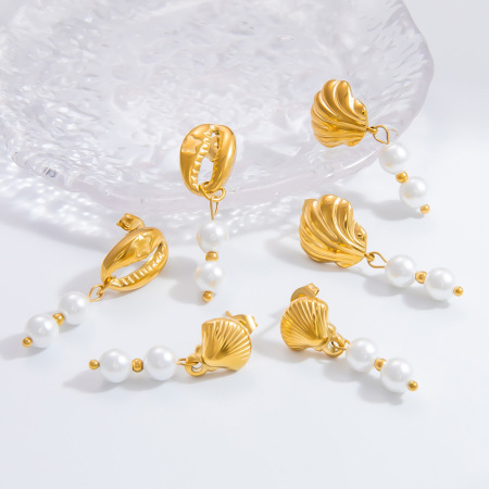 Boucles d'oreilles élégantes en forme de coquillage, collection Graceful, en acier inoxydable imperméable couleur or.