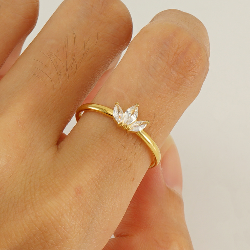 1 Paire De Bagues En Acier Inoxydable Transfrontalier Incrustées De Zircons En Forme De Feuille D'Érable Pour Femmes, Bague De Luxe Légère En Acier Titane À La Mode Et Polyvalente Pour Femmes, Bague Réglable Image5