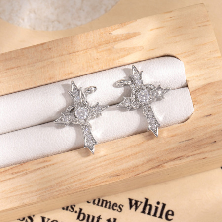 1 pièce de boucles d'oreilles à tige en acier titane et zircon pour femme, style décontracté, série simple, motif animal, sans placage