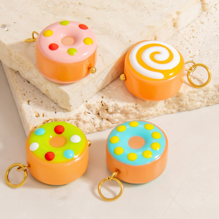 Pendentif femme Chromatic Series Sweet Doughnut en acier inoxydable doré, émaillé et étanche, 1 pièce 2