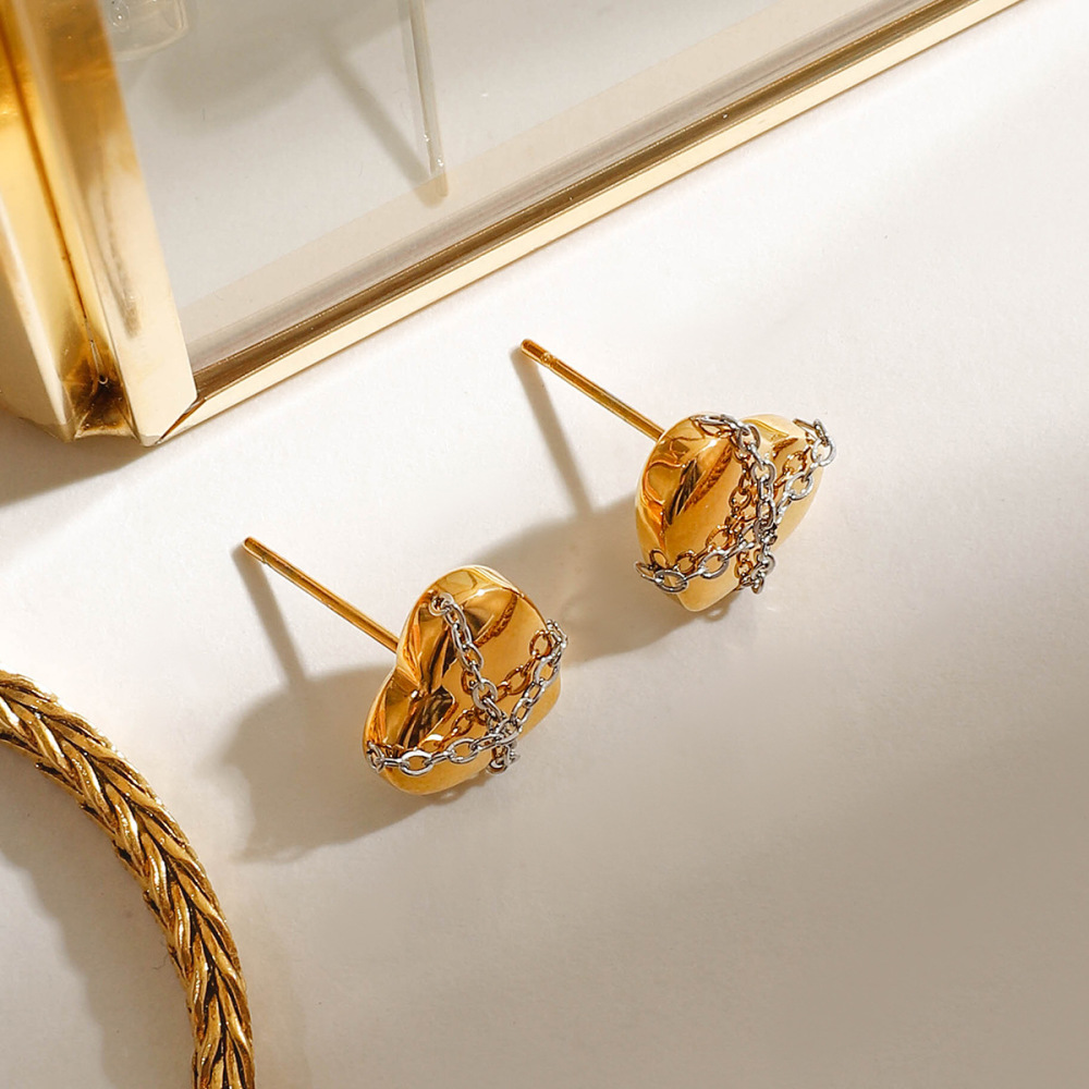 1 Paire De Boucles D'Oreilles Puces Pour Femme, Style Punk, Chaîne En Forme De Cœur, En Acier Inoxydable Étanche, Coloris Or Et Argent. Image4