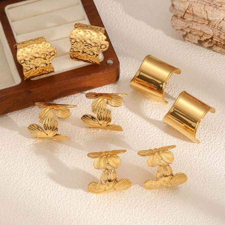 Boucles d'oreilles puces élégantes pour femme, rondes, en forme de fleur, en acier inoxydable étanche, couleur or (1 paire). 2