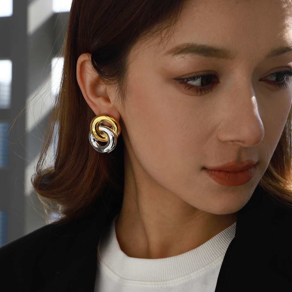 1 Paire De Boucles D'Oreilles Puces Pour Femme, Style Classique Moderne, Annulaires Superposées, En Acier Inoxydable Étanche, Couleur Or. Image3