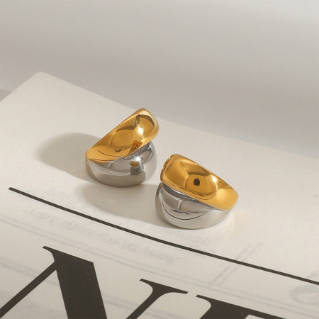 1 paire de boucles d'oreilles annulaires Simple Series Daily en acier inoxydable étanche, couleurs or et argent mélangées, pour femmes 2