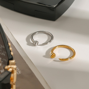 Bague Simple Pour Femme, Collection Modern Series Classic Annular Nail, En Acier Inoxydable Étanche Couleur Or. h5 Image4