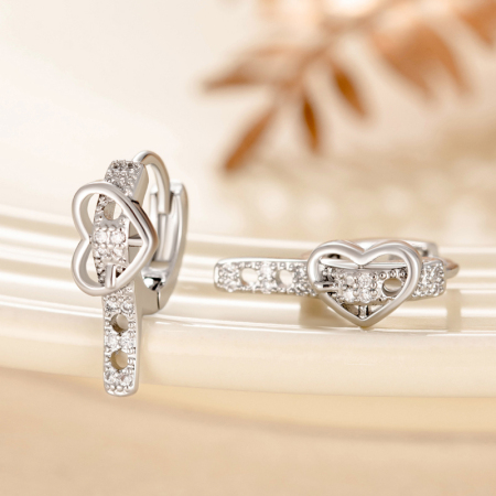 1 paire de boucles d'oreilles créoles en forme de cœur simple, en cuivre sans placage, en zircone, pour femme