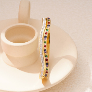 Bracelet Jonc Élégant Et Incurvé En Acier Inoxydable Doré, Couleur Or, Collection Dazzling Series (1 Pièce) h5 Image5