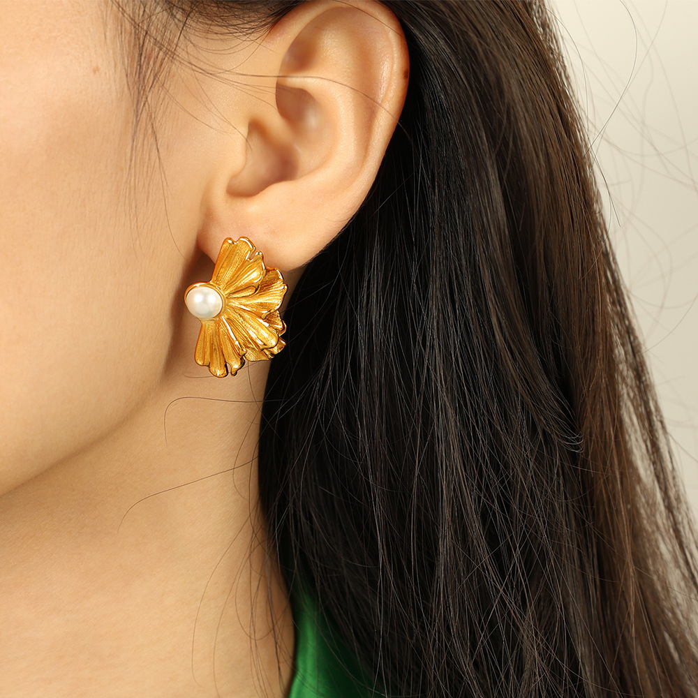 1 Paire De Boucles D'Oreilles À Tige En Acier Titane Plaqué Or  Avec Fleur Élégante Et Perles Artificielles Pour Femmes Image4