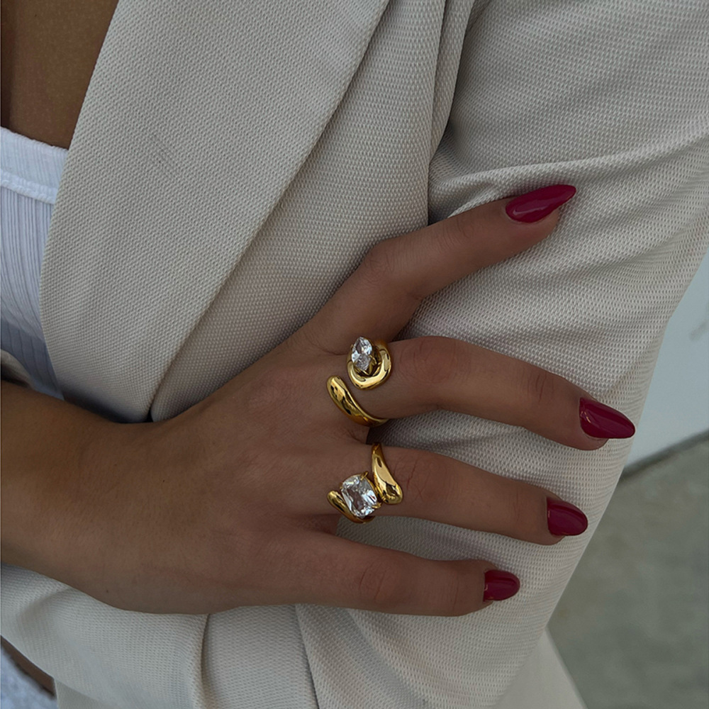 Bague Simple Pour Femme, Collection De Luxe, En Acier Inoxydable Doré, Imperméable, Ornée De Strass, De Forme Irrégulière. Image7