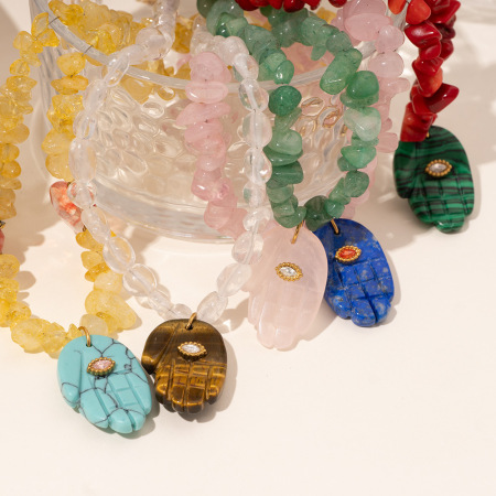 Collier de perles pour femme, style bohème, en acier inoxydable, couleur or, orné de pierres naturelles irrégulières et de formes de main (1 pièce). 2