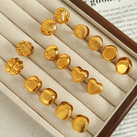 1 paire de boucles d'oreilles puces pour femme, en acier inoxydable plaqué or, forme cœur simple, collection Simple.