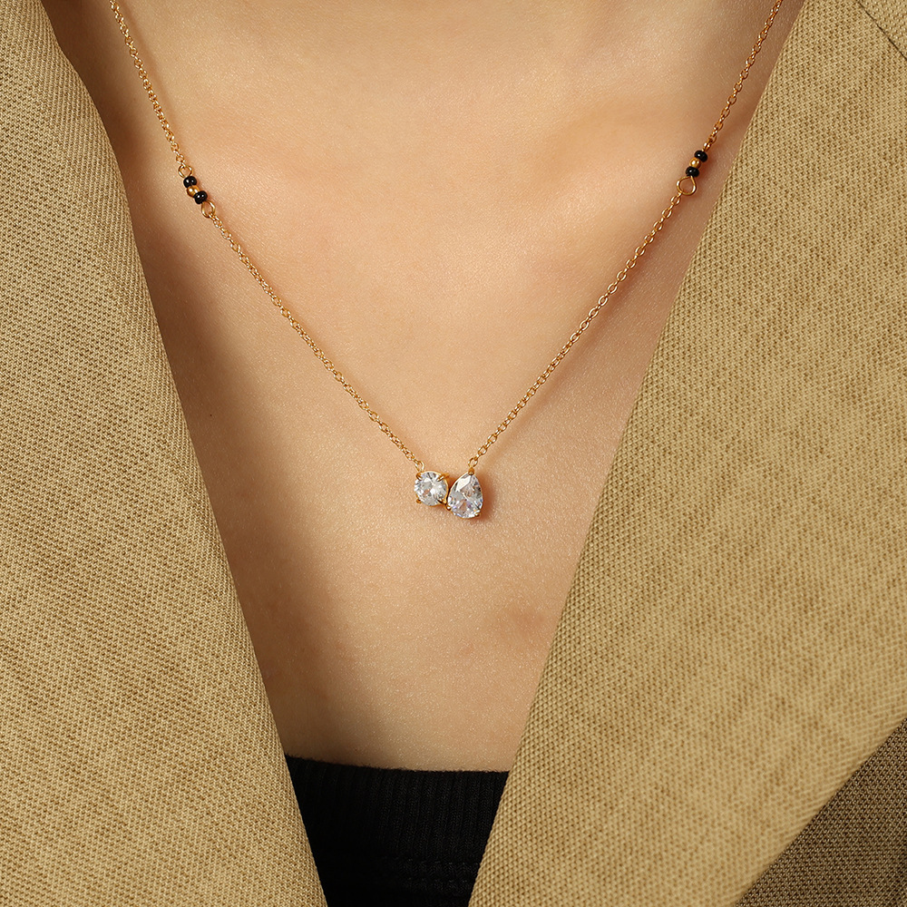 Collier Élégant Avec Pendentif Géométrique En Acier Titane Plaqué Or  Et Strass Pour Femme, Série Romantique, 1 Pièce Image5