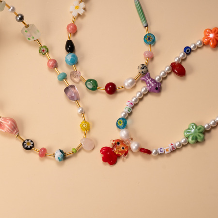 Collier de perles pour femme, collection Designable Series Vacation, en acier inoxydable, couleur or, orné de pierres transparentes colorées.