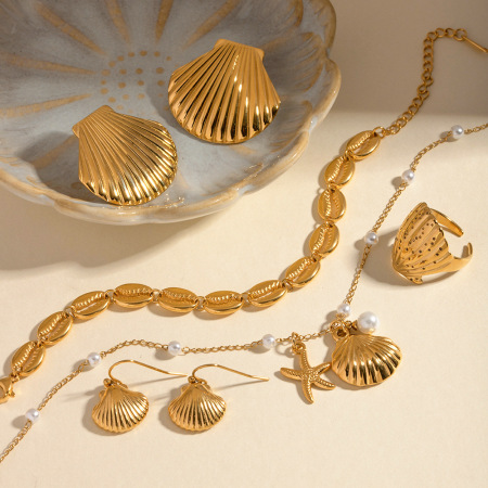Bijoux européens et américains de nouvelle série d'éléments marins pour femmes, boucles d'oreilles et colliers en acier titane de luxe haut de gamme en gros 2