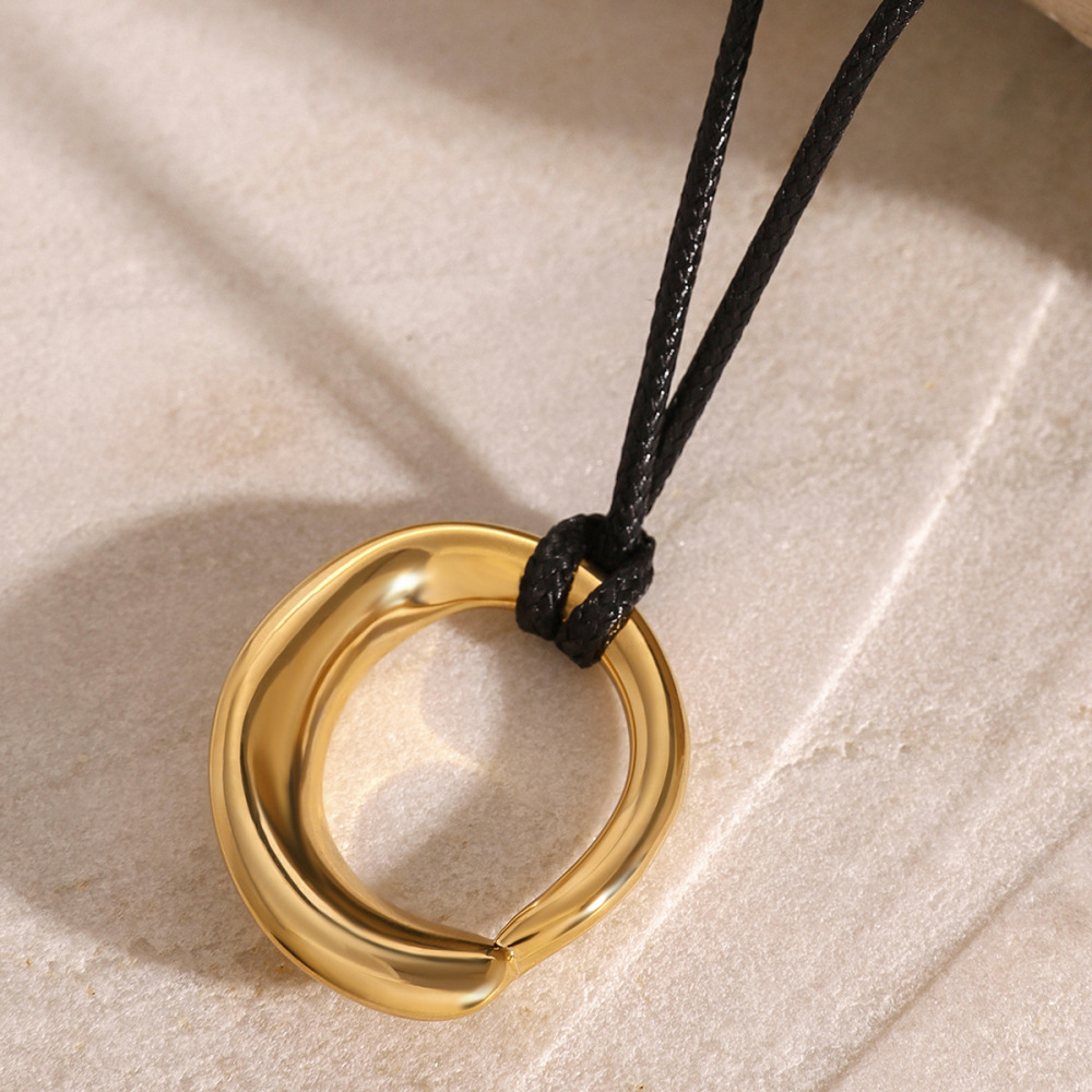 Collier Avec Pendentif Géométrique En Acier Inoxydable Plaqué Or  Pour Femme, Série Simple Et Décontractée, 1 Pièce Image4