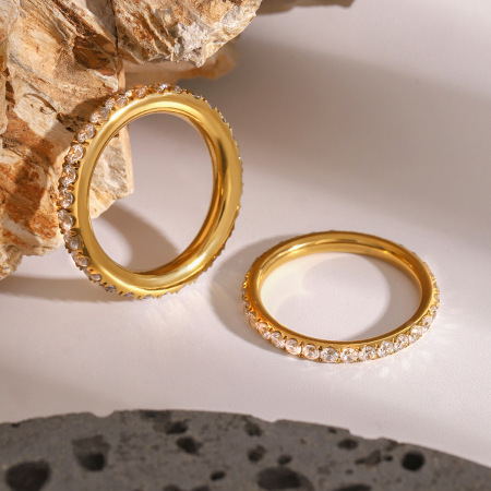 1 paire de bagues simples classiques en acier inoxydable plaqué or  avec strass pour femme 2