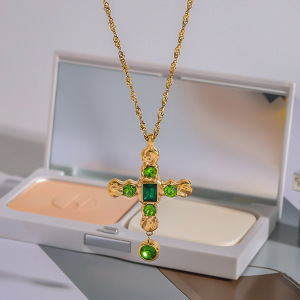Collier Pendentif Femme En Acier Inoxydable Doré, Croix Verte, Étanche, Collection Exquise (1 Pièce) h5 Image5