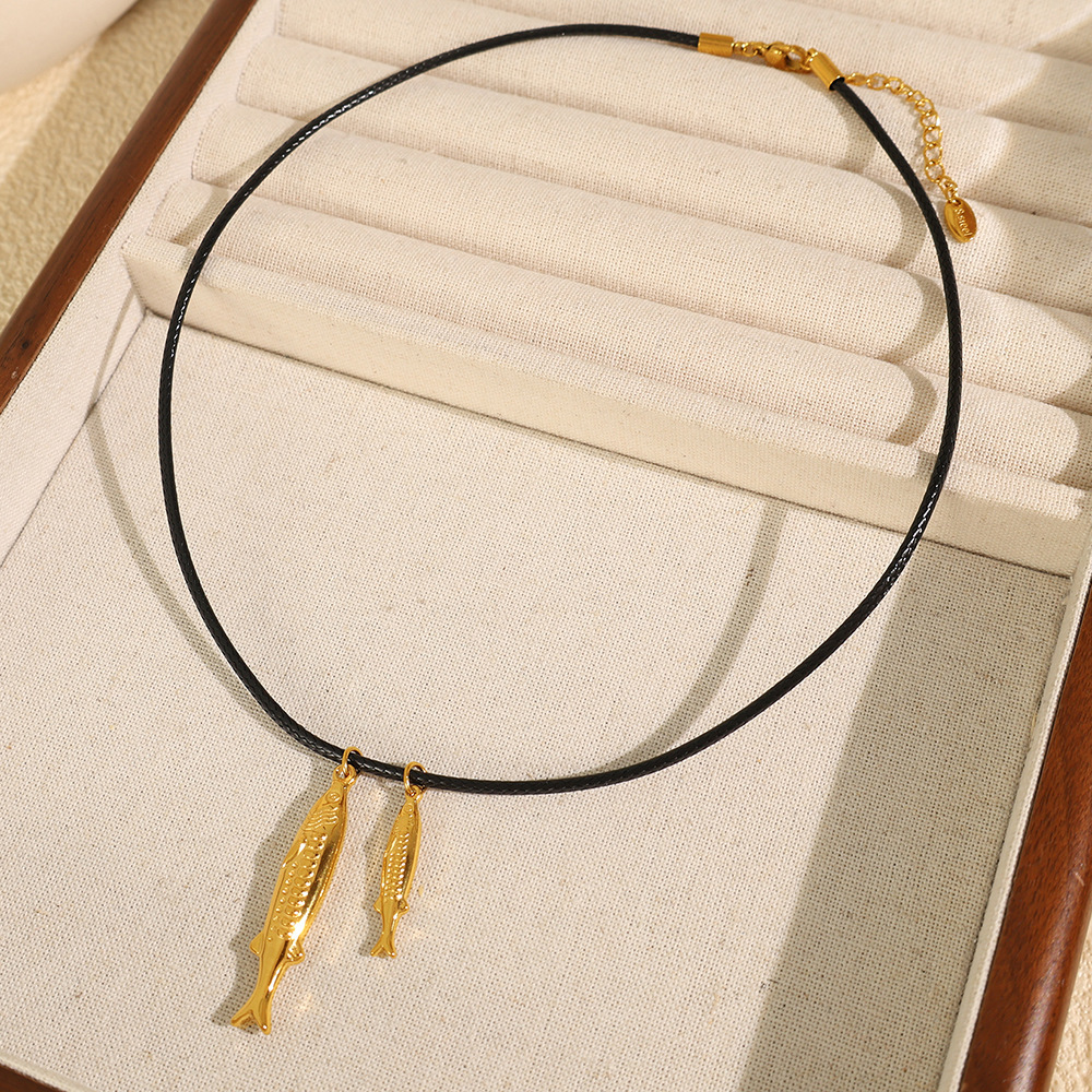 Collier Avec Pendentif En Acier Titane Plaqué Or  Pour Femme, Série Romantique, Motif Animal Naturel Image4