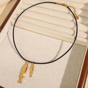 Collier Avec Pendentif En Acier Titane Plaqué Or  Pour Femme, Série Romantique, Motif Animal Naturel h5 Image4