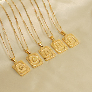 Collier Pendentif Unisexe En Acier Inoxydable Plaqué Or , Série Simple, Lettre Quotidienne h5 Image4
