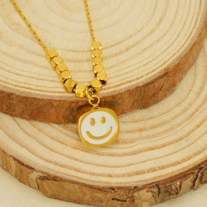 1 Paire De Colliers En Forme De Petit Cube De Sucre De Style Ins , Design De Niche Féminin, Pendentif Smiley En Acier Titane, Chaîne De Clavicule, Collier Pendentif Féminin h5 Image4