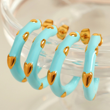 1 paire de boucles d'oreilles puces romantiques en forme de cœur, en acier inoxydable plaqué or pour femme 2