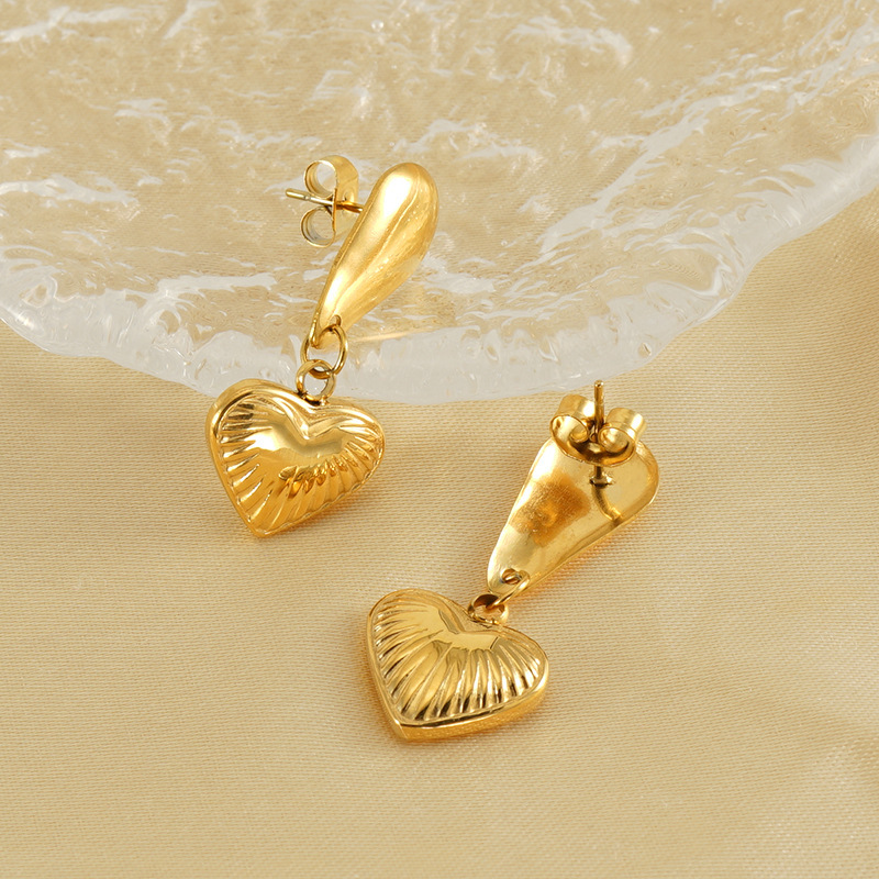1 Paire De Boucles D'Oreilles Pendantes En Acier Inoxydable Doré , Légères Et Luxueuses, Style Rétro, En Forme De Cœur, Texturées, Pour Femmes Image4
