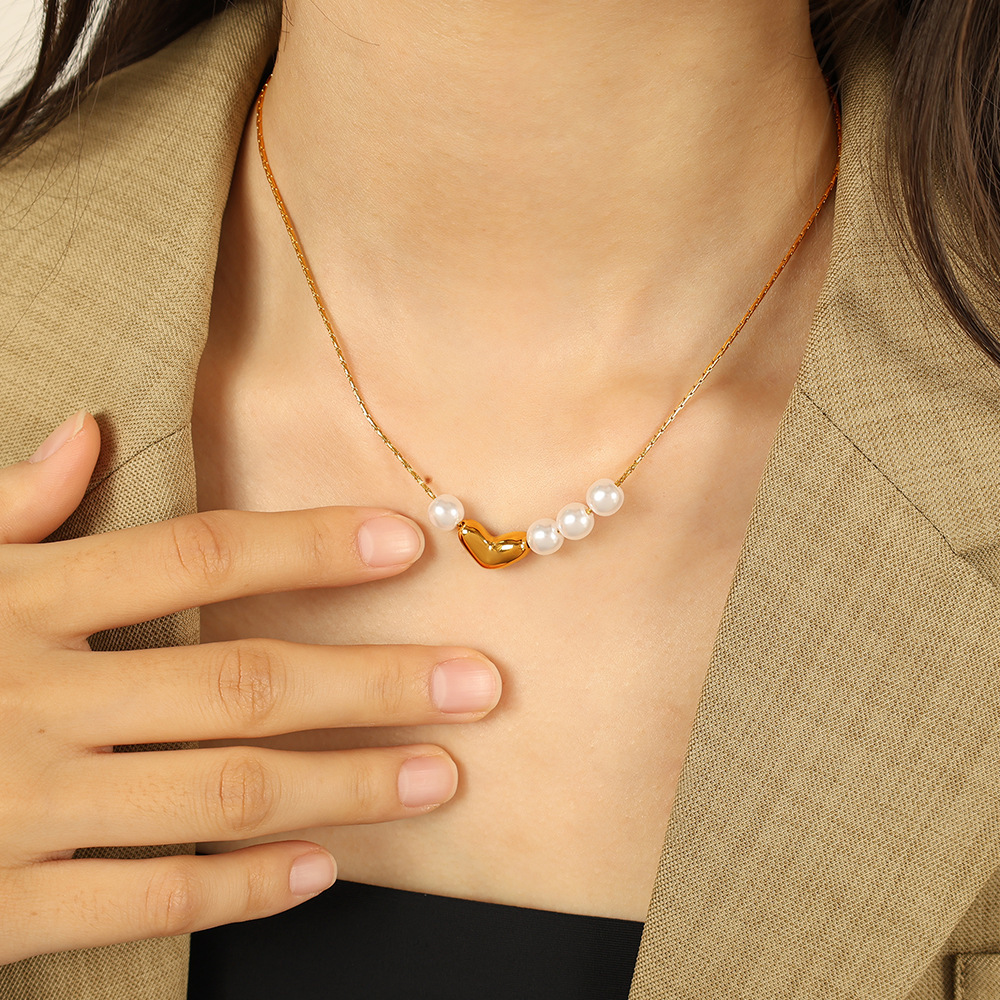Collier Avec Pendentif En Forme De Cœur En Acier Inoxydable Plaqué Or Et Perles Artificielles Pour Femme, Série Simple h5Image5