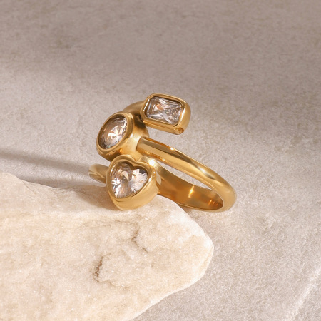 Bague en acier inoxydable étanche, couleur or, en forme de cœur, ornée d'un zircon. 2