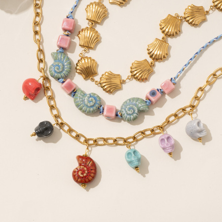 Collier pendentif femme en forme de coquillage coloré en céramique, orné d'un coquillage, collection Marine Series Vacation (1 pièce).