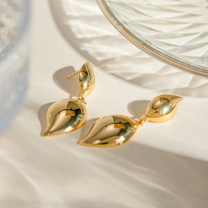 Boucles D'Oreilles Brillantes En Forme De Larme En Forme De Pétale En Acier Inoxydable Or  De Style Ins Transfrontalier Européen Et Américain Pour Femmes h5 Image5