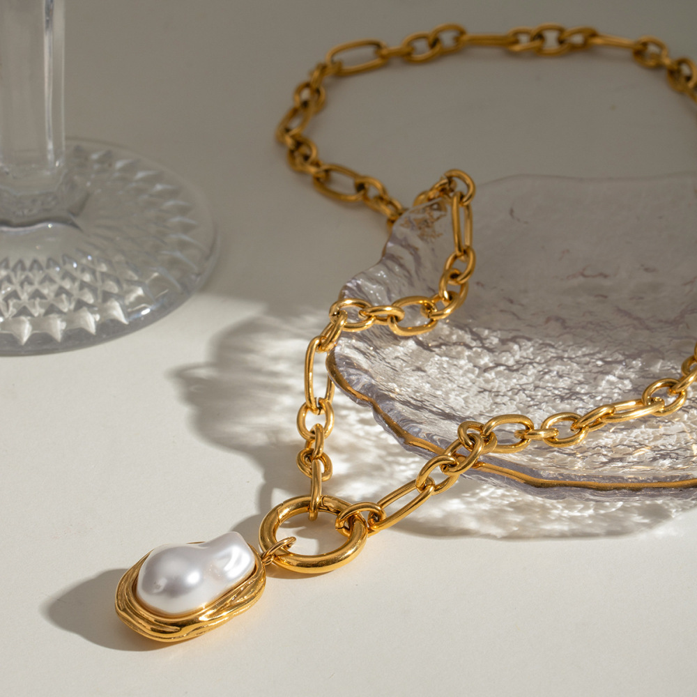 Collier Élégant Avec Pendentif Géométrique En Acier Inoxydable Plaqué Or Et Perles Artificielles Pour Femme, Série Classique, 1 Pièce Image4