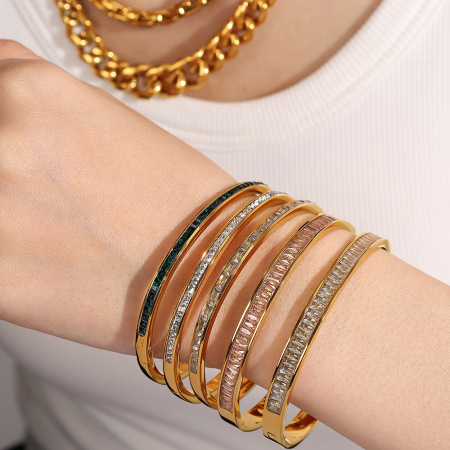 Bracelet pour femme, collection Exquisite Series Classic Plaid, en acier inoxydable léger et imperméable, couleur or (1 pièce) 2