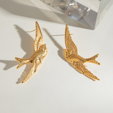 Boucles d'oreilles puces élégantes et luxueuses pour femme, en acier inoxydable doré, motif oiseau naturel, imperméables, collection Luxueuse. 2