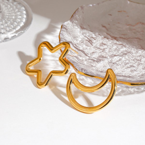 Boucles D'Oreilles Puces Minimalistes Classiques Lune Et Étoile En Acier Inoxydable Étanche Couleur Or Pour Femme (1 Paire) h5 Image5