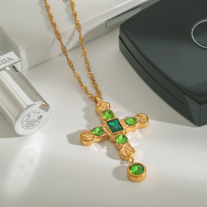 Collier Pendentif Femme En Acier Inoxydable Doré, Croix Verte, Étanche, Collection Exquise (1 Pièce) h5 Image8