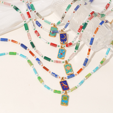 Collier pendentif pour femme, collection ethnique bohème, lune et tarot, en acier inoxydable étanche couleur or avec pierre naturelle (1 pièce)