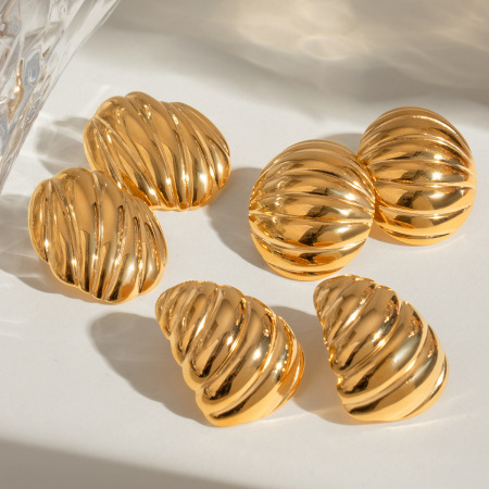 1 paire de boucles d'oreilles puces pour femme, collection Charming, fil exquis, acier inoxydable, étanches, couleur or 2