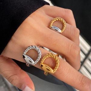 Bague Simple Pour Femme, En Acier Inoxydable Tressé En Forme De D, Couleur Or, Étanche, 1 Pièce. h5 Image3